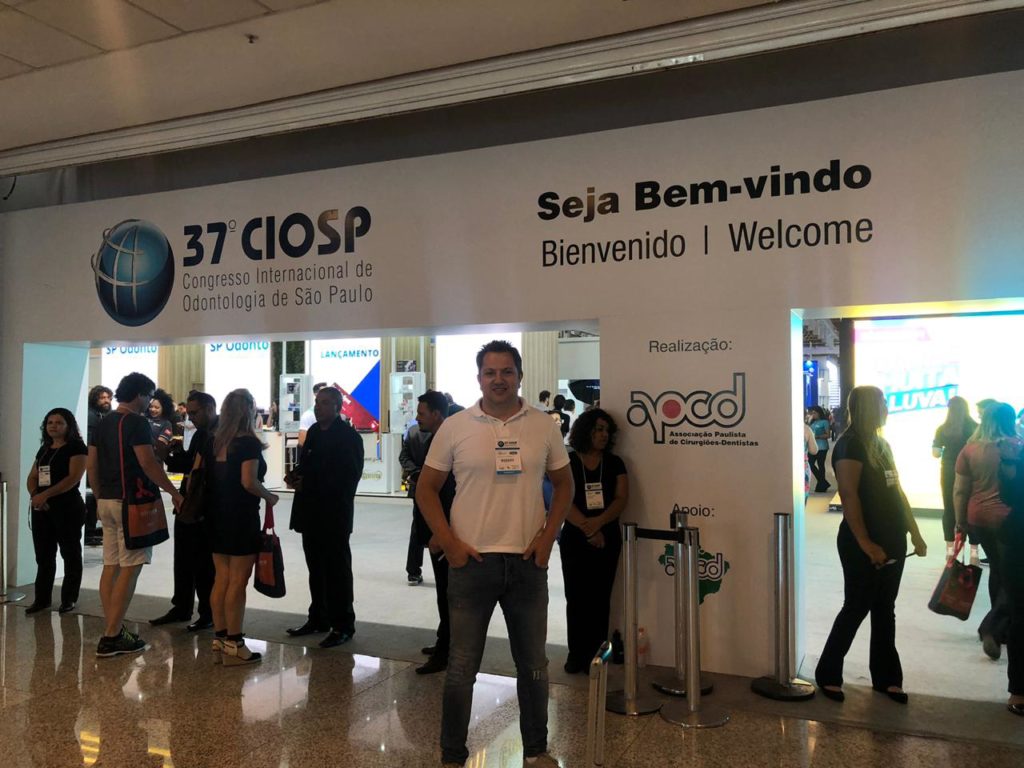 Dentista Sergio Correia participa do Congresso Internacional de Odontologia