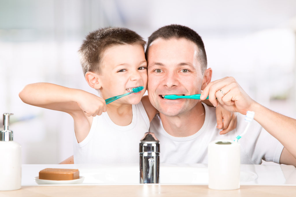 Como escovar os dentes corretamente